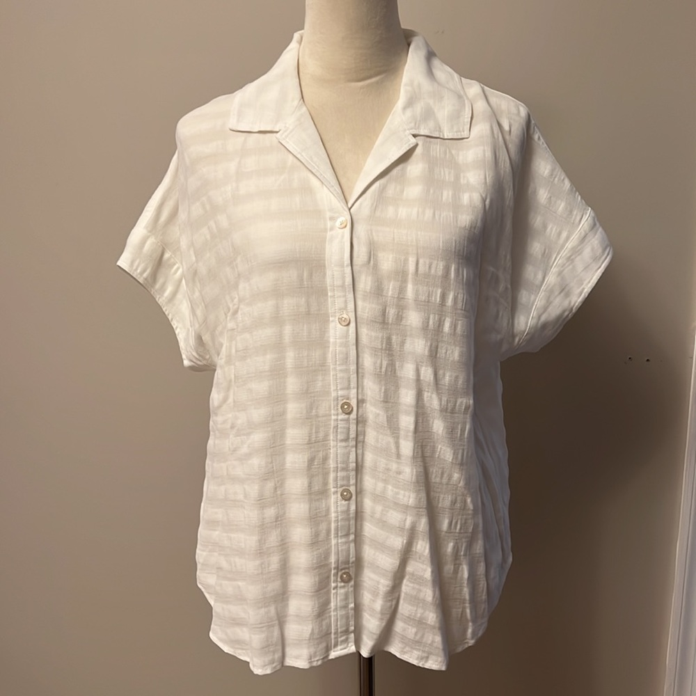 Tommy Bahama Button Down Shirt. Size M